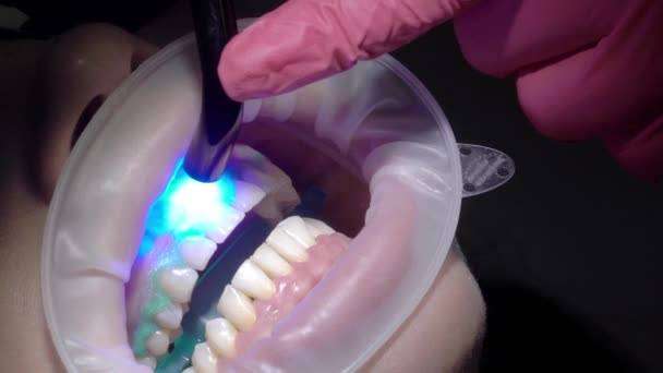 Dentista Que Faz Clareamento